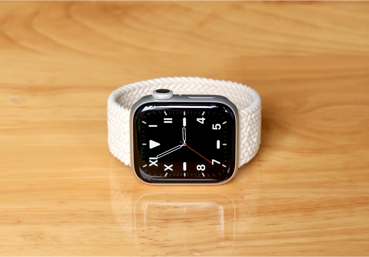 Apple Watch Sport Band vs Braided Solo Loop: Price, Pros & Cons