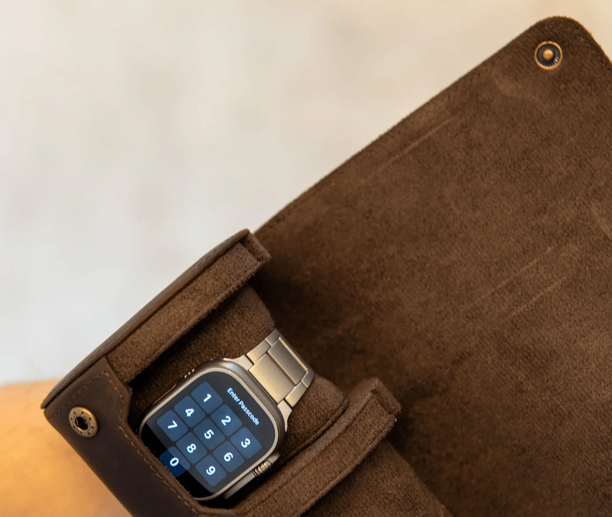 Nomad vs Spigen vs Robust Watch Bands: Reviews, Price, Pros & Cons