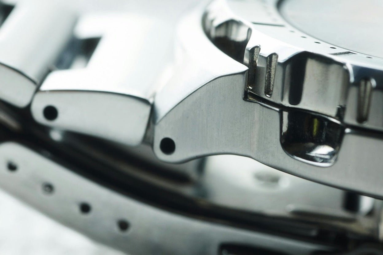 Titanium vs Stainless Steel Watch Bands: Strength, Scratch Resistance, Cost