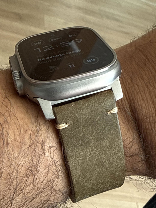 Customer review photo from Avelarix: Leather Strap R01 worn on the wrist with an Apple Watch
